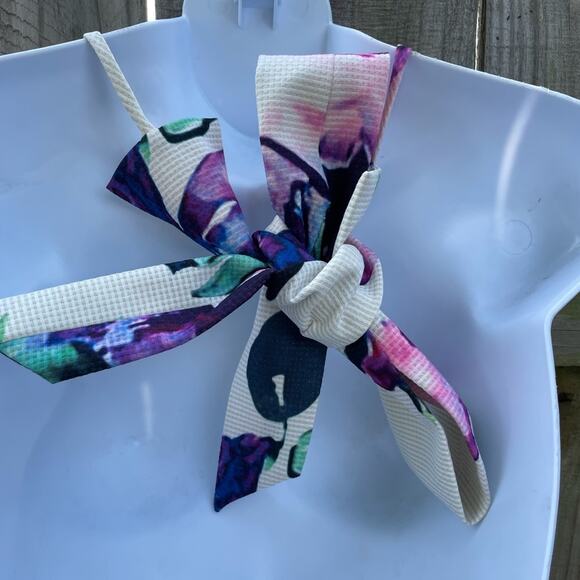 Luxxel floral halter open back romper - Picture 4 of 6